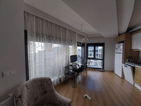 Karşıyaka Anadolu Caddesi Arka Sokağında Satılık 1+1 Daire