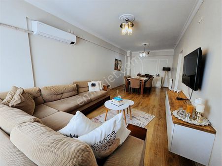 Postacılar Mahallesinde Satılık 2+1 Geniş Daire