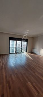 Konut Ve Ticari'den Suadiye'de Bağdat Caddesine Çok Yakın Satılık 3+1 Daire