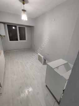 Bayraklı 75. Yıl Mh Site İçi 1+1 Kiralık Daire