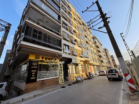 Karşıyaka Örnekköy'de Yatırımlık Cadde Üzeri 70m2 Bacalı Dükkan