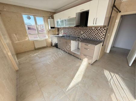 Estergon Caddesi Yakını Yapılı 3+1 Güney Cepheli Fırsat Kiralık