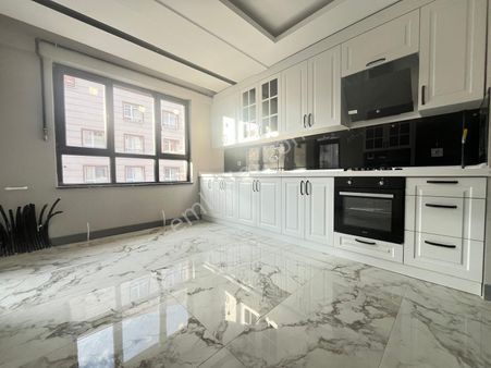 Estergon Caddesi Yakını 3+1 2. Katta ! Lüks Yapılı Sıfır Daire !