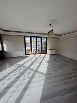 Metrobüse Yakın Ebeveyn Banyolu Ultra Lüx Geniş Kiralık 3+1