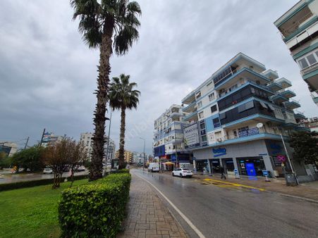 Meydan Kavşağında Garantibank Yanında Asansörlu Genis 3+1