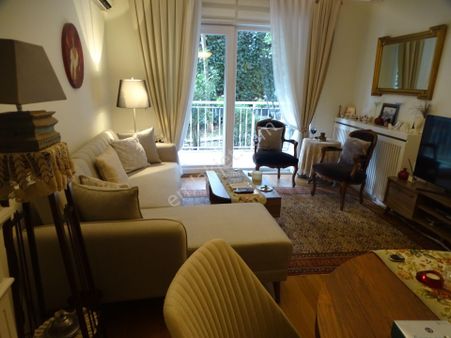 İstinye Boğaziçi Sitesinde Özel Yapım Balkonlu 2+1 Kombili Bahçe Katı Daire