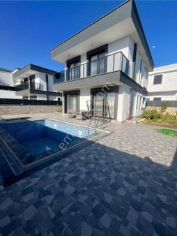 Altınkumda Denize Yürüme Mesafesi Tam Müstakıl Villa