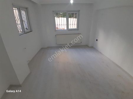 Sultangazi Zübeydehanım Mahallesi Satılık Bahce Katı 2+1