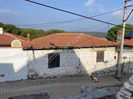 Gömeç İlçesi Keremköy Mahallesinde Satılık Müstakil Ev