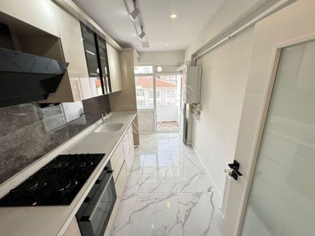 Emsalsiz Yunus Emre Cadde Üzeri 3+1 Lüx Yapılı Katta Ön Cephe!!!