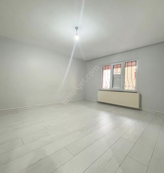 Üsküdar Ferah Mahallesinde İçi Yenilenmiş Kullanışlı 2+1!!!