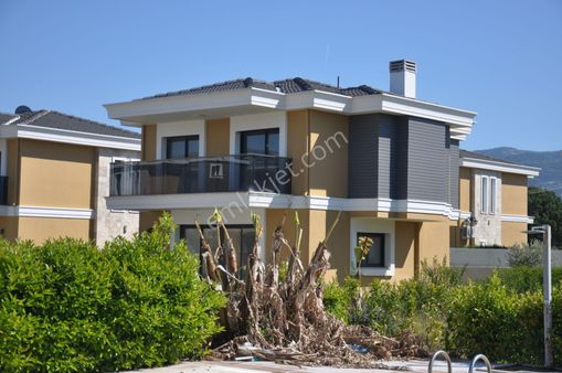 Kuşadası Davutlar Denize Yürüme Mesafesinde 3+1 Satılık Villa