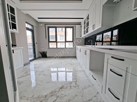 3+1 Yeni Binada Ön Cephe Geniş Kullanışlı Merkezi Ferah Daire