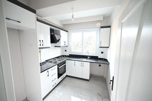 Üstünkent Emlak'tan 1+1 Ayrı Mutfak Geniş Kiralık Daire