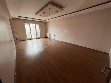 Mareşal Çakmak Mah.'de Ebeveyn Banyo Ve Asansörlü 130 M2 Fırsat Daire