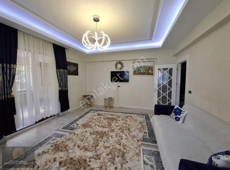 Yeditepe Emlak'tan Cadde Üstü 3,5+1 Fırsat Daire!