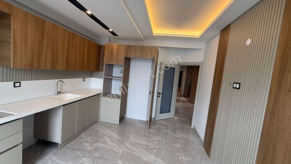 V.demirelde Tramvay Cadde Yakını Havuzlu Ebv Banyolu 3+1 Ultra Lüx