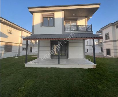 Balıkesir Ayvalık Altınova Da Satılık Villa