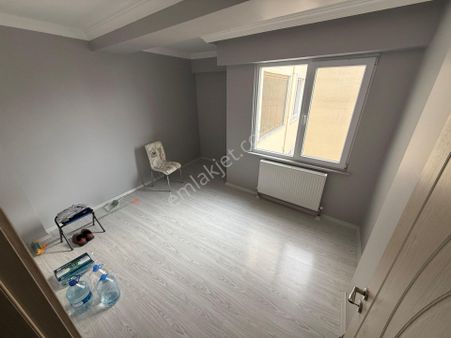 Şeyhsinan Mahalesinde Acil Satılık 2+1 4 Yılık Daire İskanlı Ara Kat