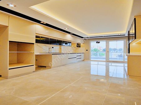 Merkezi, Güvenlikli Ve Havuzlu Sitede Acil Satılık Ara Kat 2+1