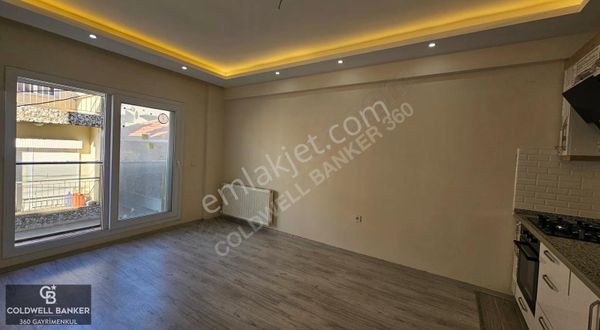 İzmir Çiğli'de Ara Kat Doğalgazlı Merkezde 1+1 Kiralık Daire