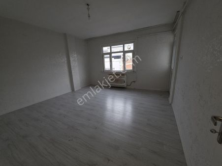 Atatürk Mah. Kiralık 1+1 3.kat