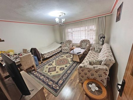 Şafaktepe Mahallesinde Bağımsız Salon Balkonlu 2+1 Satılık Daire