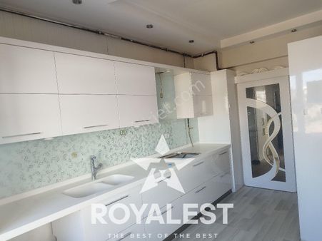 Royalest'ten Ara Kat Önü Açık Oldukça Geniş Oturumlu Fırsat