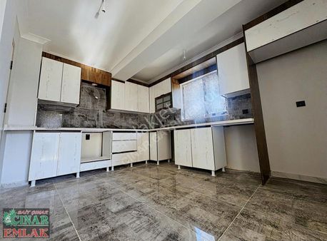 Çınar'dan Merkezi Konum Ve Yüksek Kullanım Alanıyla Köşebaşı 3+1