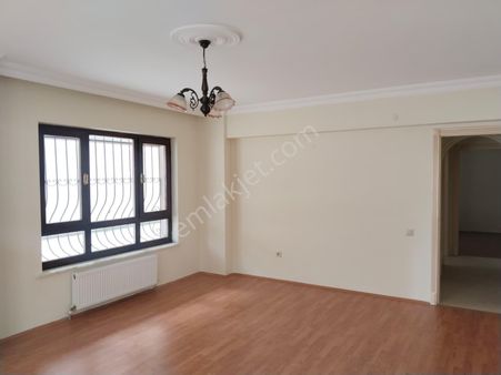 Çankaya Karapınar'da Kiralık, Yeni Boyalı, Masrafsız, Düz Giriş 3+1 Engelliye Ve Aileye Uygun Daire