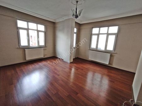 Bahçelievler Cumhuriyet Mah 90,m2-3+1-3,kat Daire