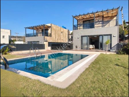 Bodrum Gümüşlük Satılık Müstakil 4+2 Havuzlu Villa