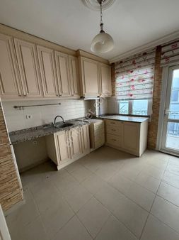 Nazilli Yeni Mahallede Cadde Üzerinde Doğalgazlı Balkonlu 3+1 Daire