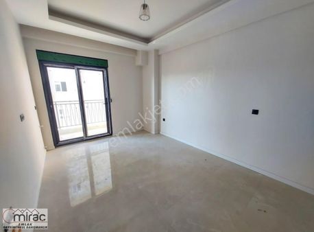 Üniversiteye Yakın 1+1 Arakat Asansörlü Sıfır Daire