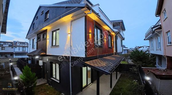 Balcıoğlundan Satılık Merkez Plajda Fiyat/f. İskanlı 4+1 Triblex