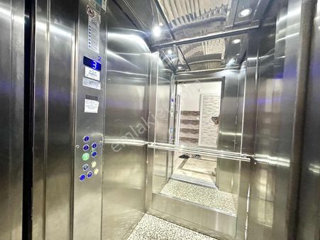 Konum Harikası Cadde Üzeri 3+1 140m2 Doğalgazı Hazır Arakat