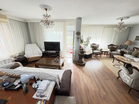 Marmara'dan Ayşekadın Ana Cadde Üzerinde Satılık 3+1 Daire