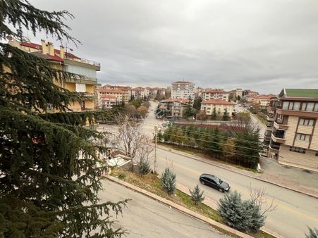 İncirlide Cadde Üzeri 3+1 Bağımsız Orta Kat Ön Yapılı Emsalsiz