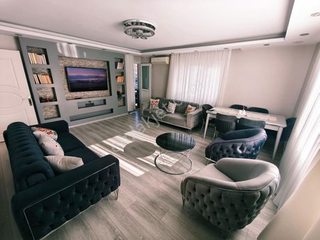 Bayraklı Postacılarda Merkezi Konumda Satılık 3+1 Kombili Daire