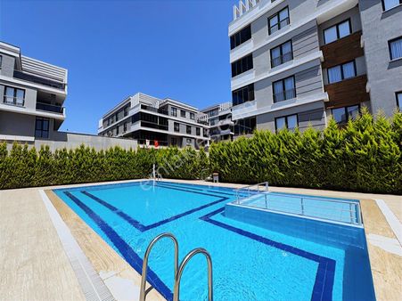 Çok Değerli Lokasyonda Havuzlu K.otoparklı Donatılı 3+1