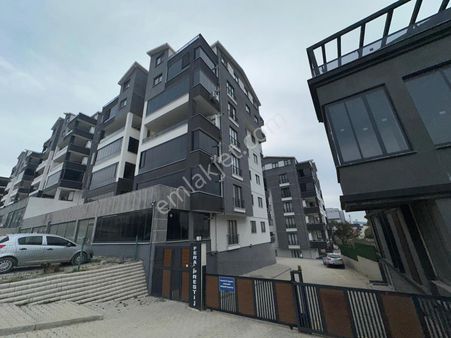 30ağustosta 3+1 Havuzlu Kapalı Otoparklı Site İçinde Geniş Daire