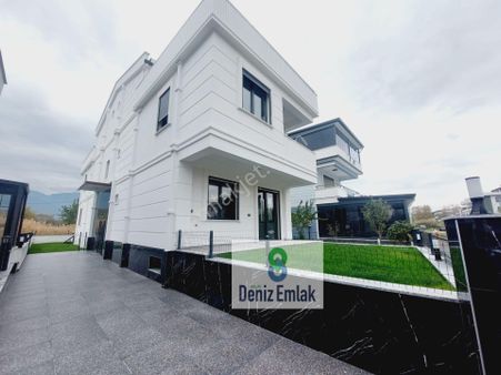 Denizden Akçayda Öncephe Kendine Ait Bahçe Kullanımlı Satılık 1+1 Lüks Daire.