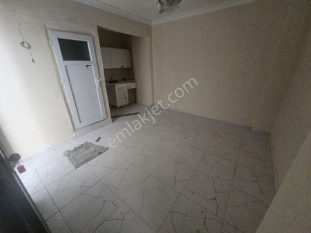 Mehmet Akifte Kiralık 1+1 Bodrum Kat