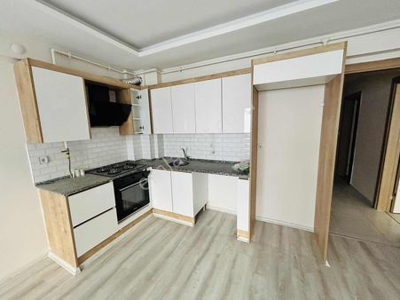 Emlak Center'dan Muradiye Mah'sinde 2+1 Arakat Satılık Daire