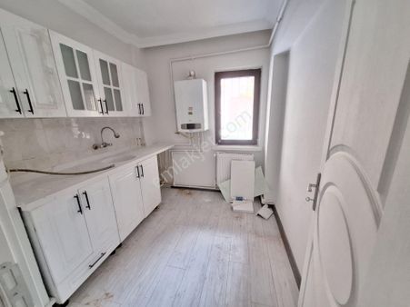 Refik Saydam Caddesi Paraleli 3+1 Yüksek Giriş Ön Cephe Yapılı