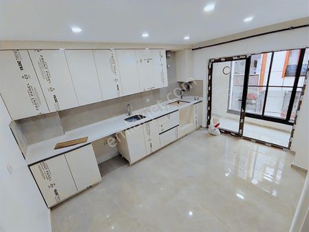 Uğurmumcu Mah'de Tranvaya Yürüme Mesafesinde Satılık Ara Kat