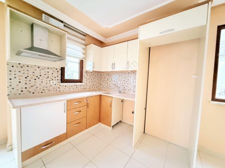 Utku Emlak'tan Akçay'da Ön Cephe Ara Kat Uygun Fiyatlı 2+1 Daire