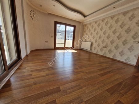 Yalı Da 3+1 Asansörlü Doğalgazlı Köşe Otoparklı Ebeveyn Banyolu