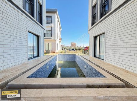 Yeniköy'de Merkezi Konumda 2+1 Havuzlu Site İçi Geniş Daire