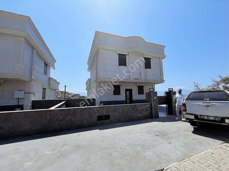 Jasse'den Kuşadasında Fourlex Deniz Manzaralı Havuzlu